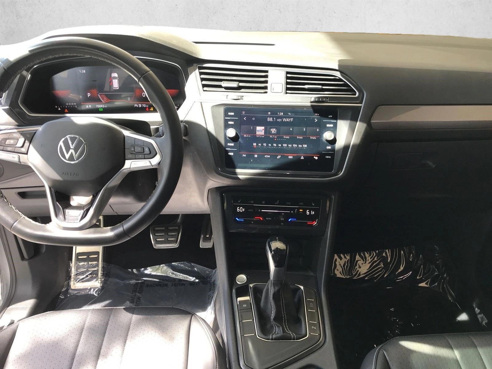 Thumbnail: 2023 Volkswagen Tiguan - 3
