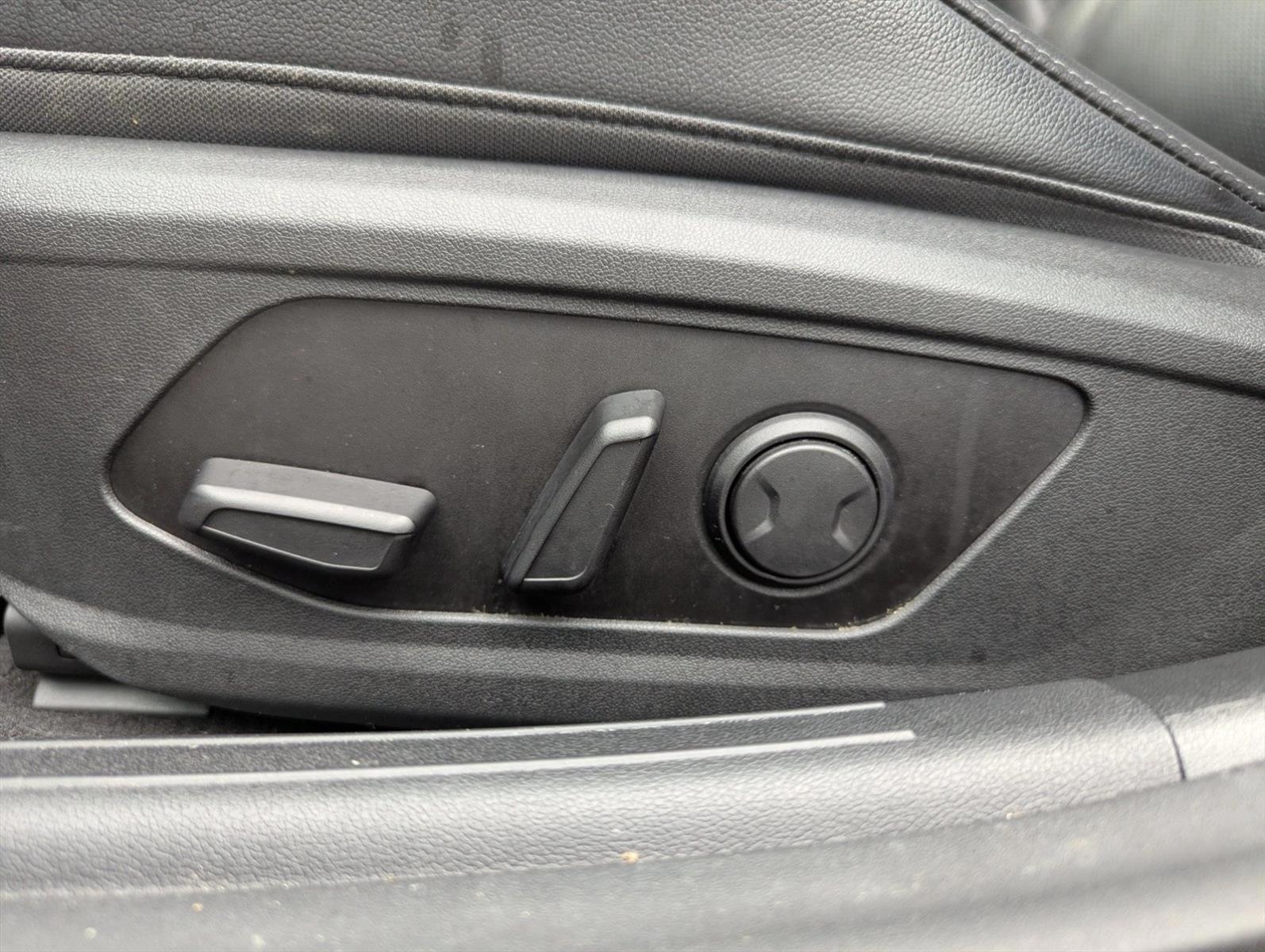 Thumbnail: 2023 Hyundai Elantra - 3