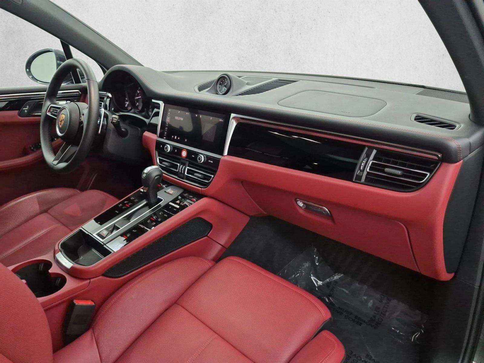 2026 Porsche Macan T - Photo 26