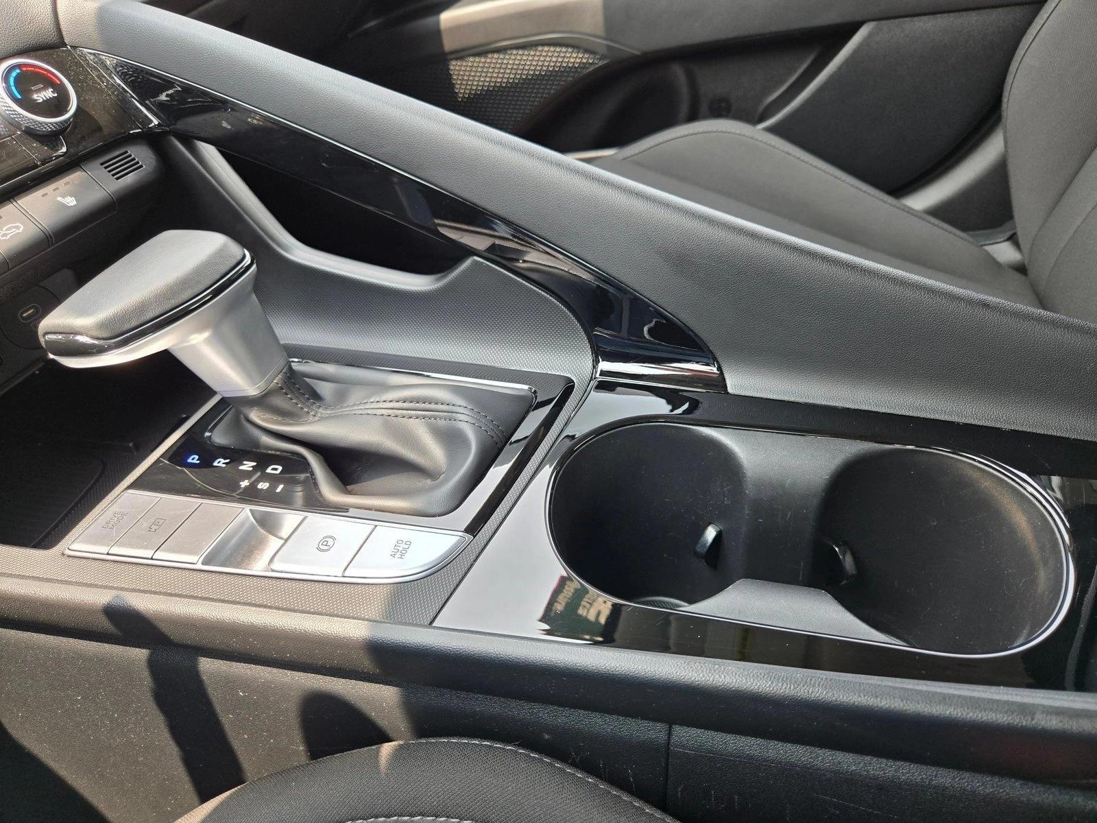 2025 Hyundai Elantra SEL - Photo 15