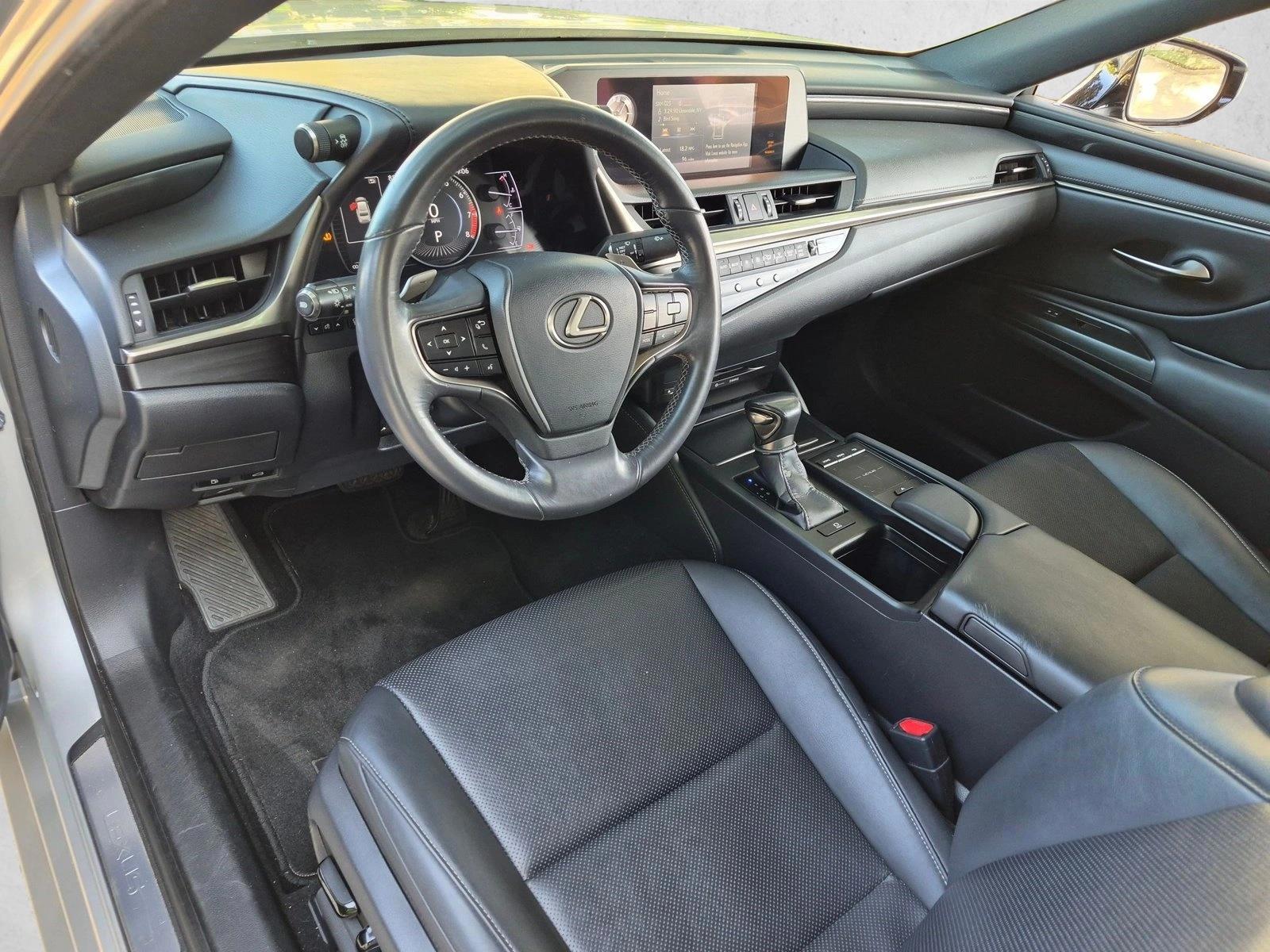 Thumbnail: 2019 Lexus ES - 3