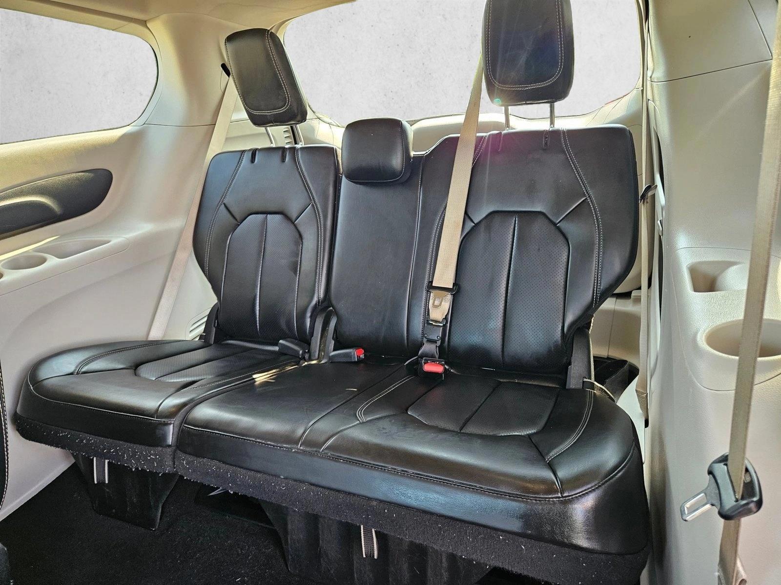 2023 Chrysler Pacifica Touring L - Photo 18