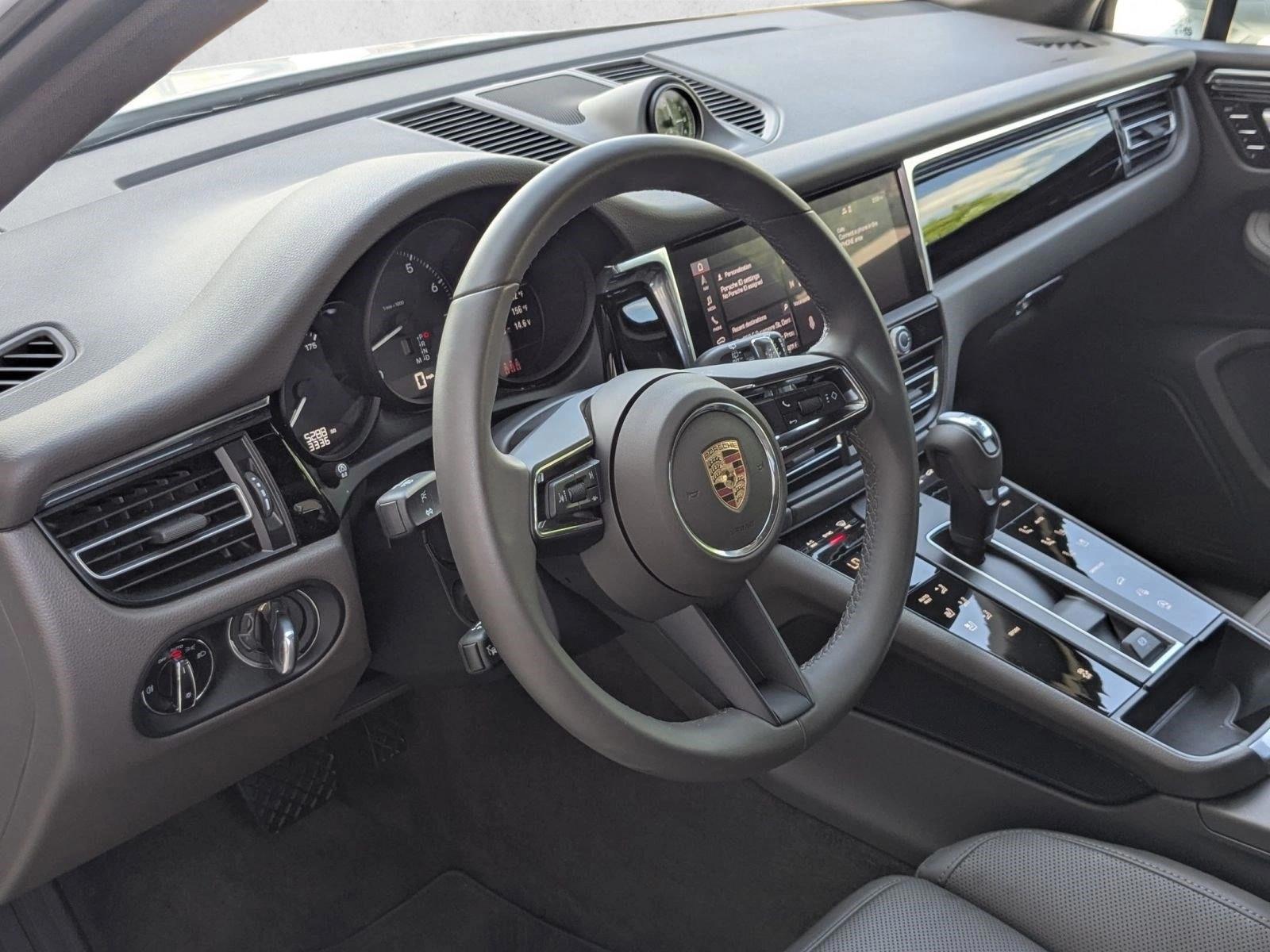 Thumbnail: 2026 Porsche Macan - 3