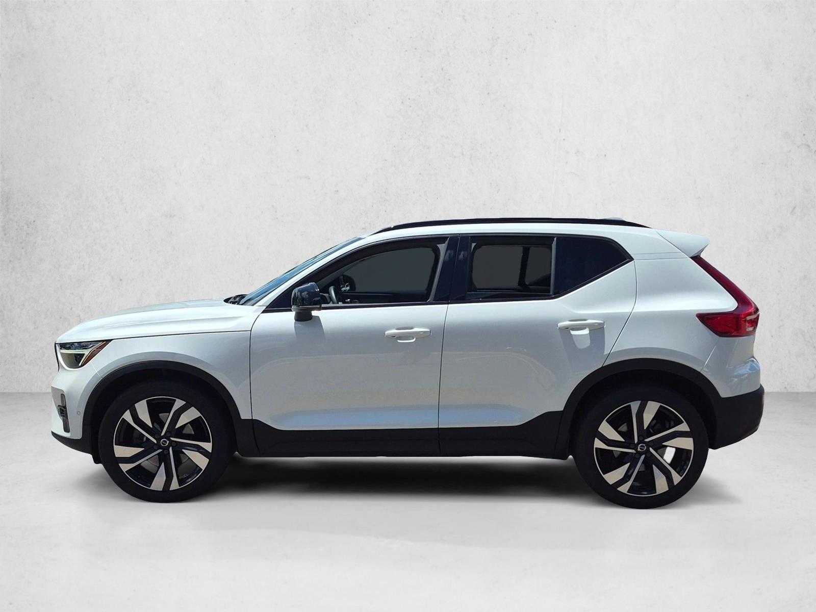 Thumbnail: 2023 Volvo XC40 - 2