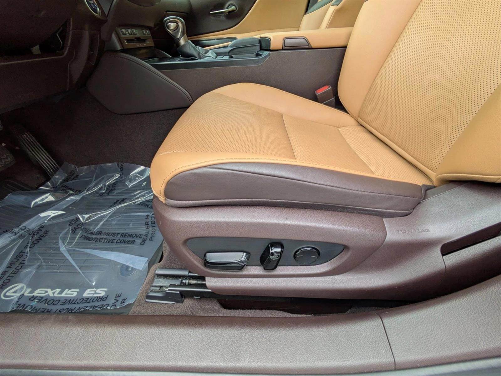 Thumbnail: 2021 Lexus ES - 5