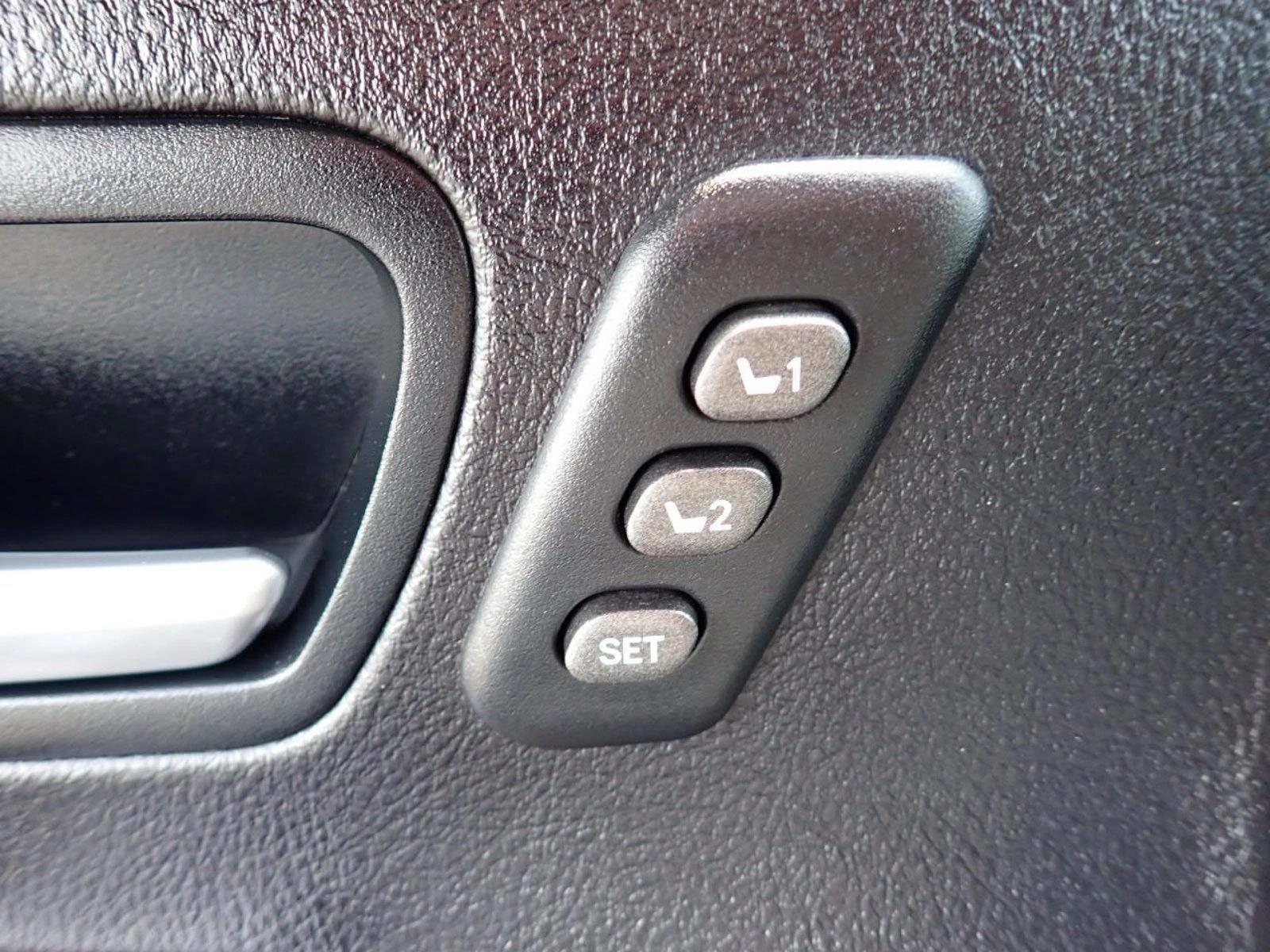 Thumbnail: 2017 Toyota Sienna - 4