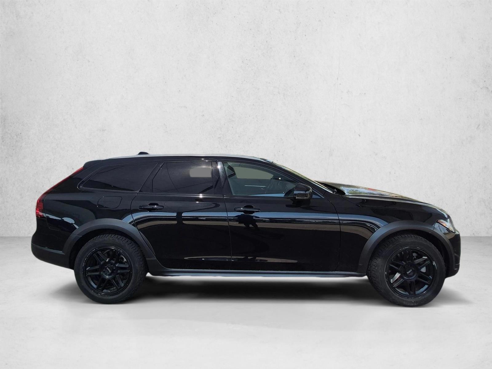 2022 Volvo V90
