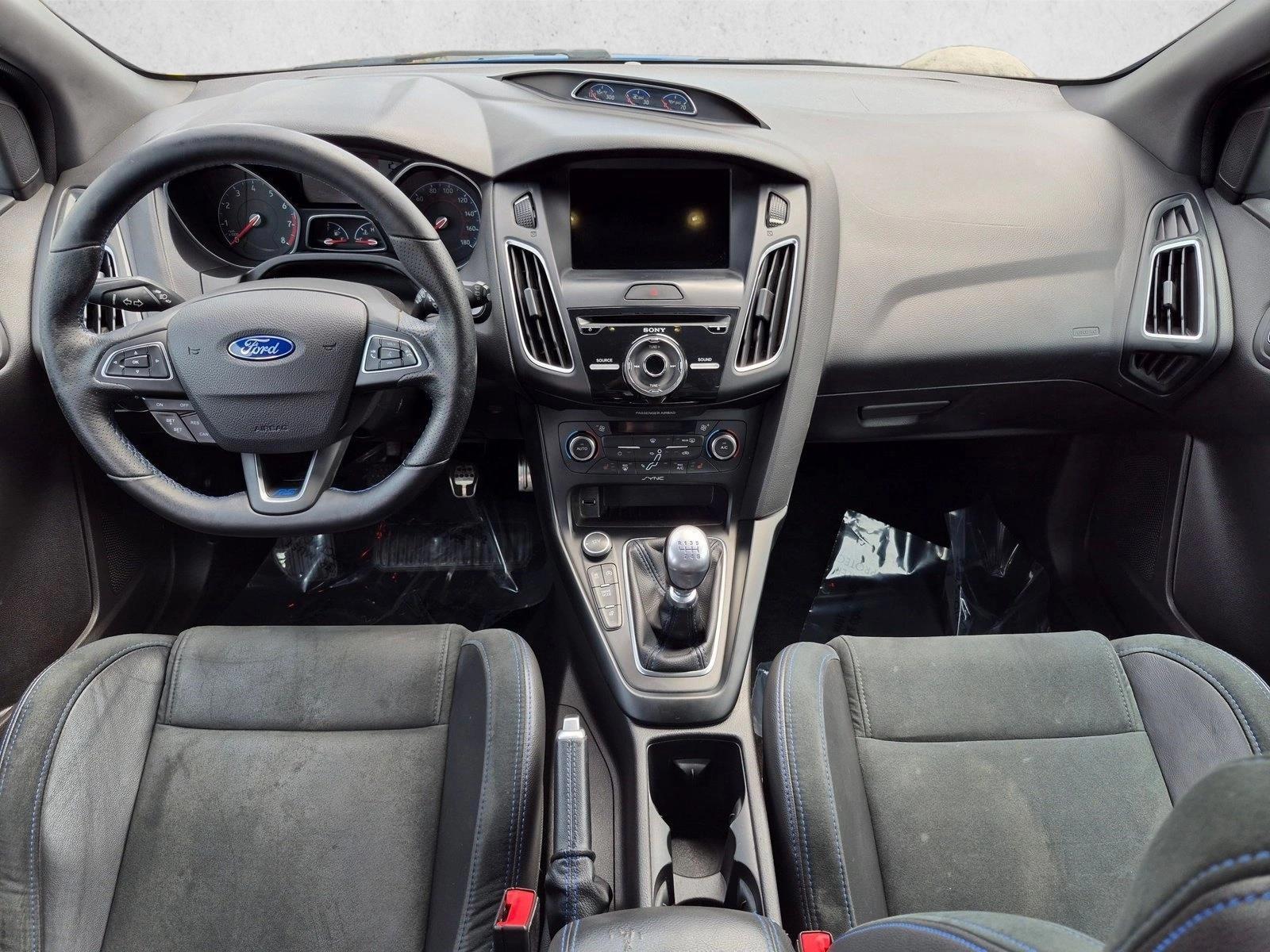 Thumbnail: 2016 Ford Focus - 3