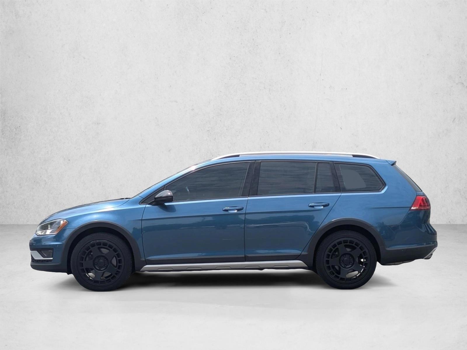 Thumbnail: 2017 Volkswagen Golf - 2