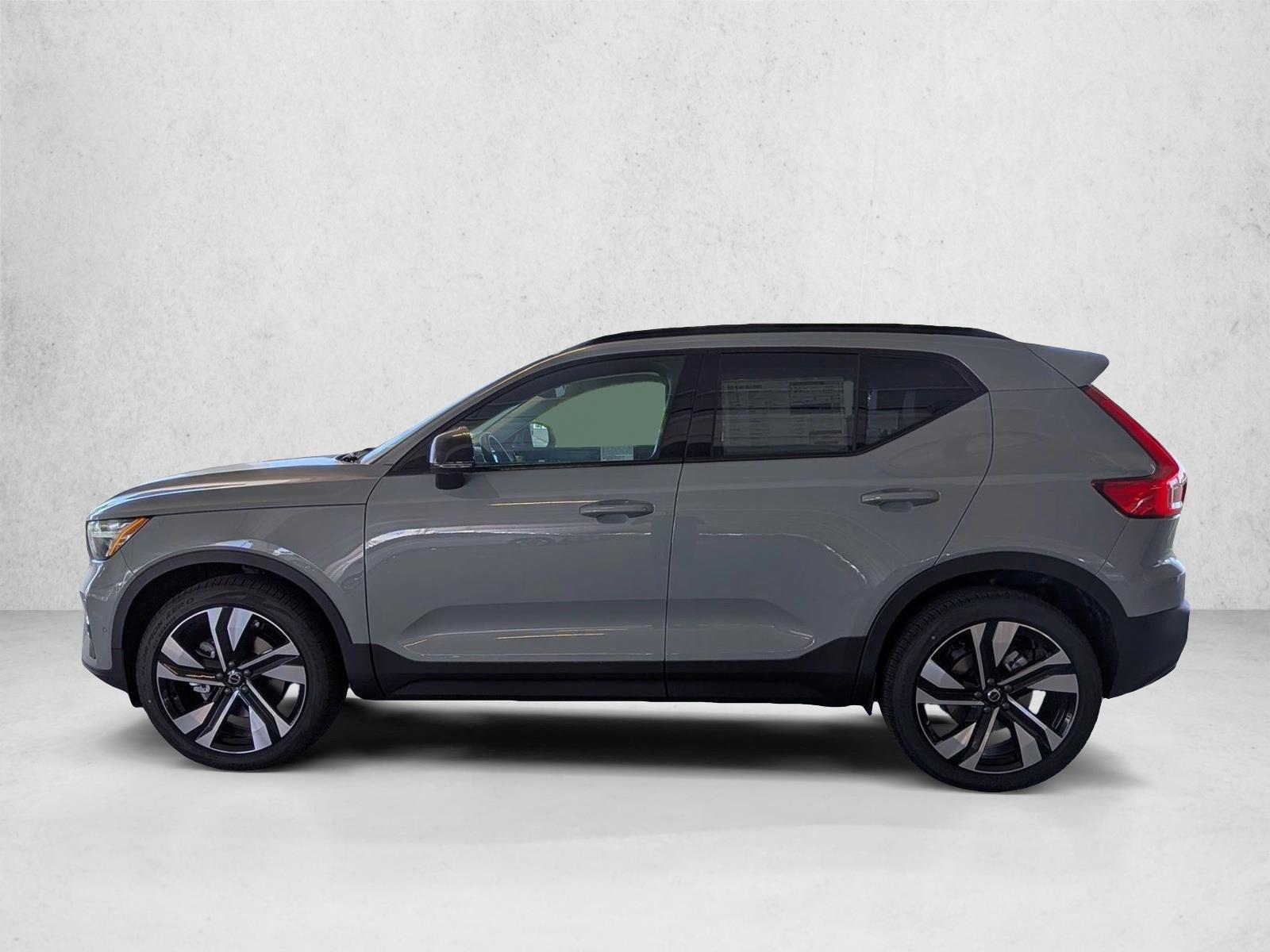 Thumbnail: 2026 Volvo XC40 - 2