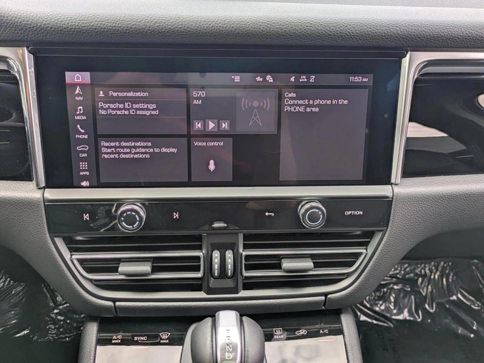 2025 Porsche Macan T - Photo 17
