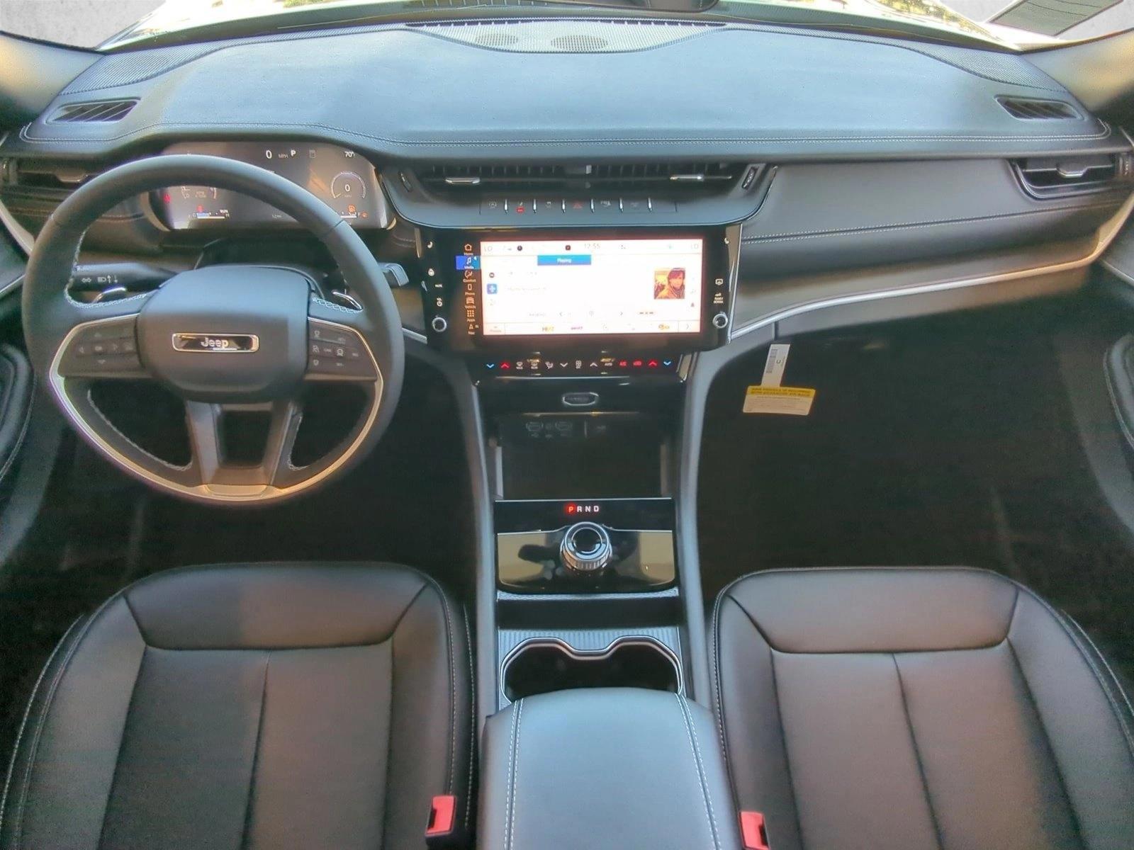 Thumbnail: 2027 Jeep Grand Cherokee - 4