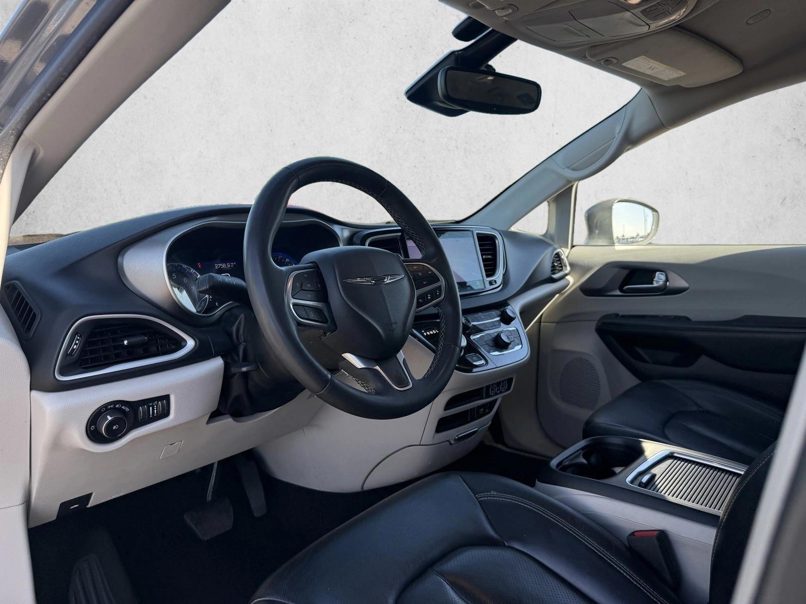 2022 Chrysler Pacifica Touring L - Photo 10