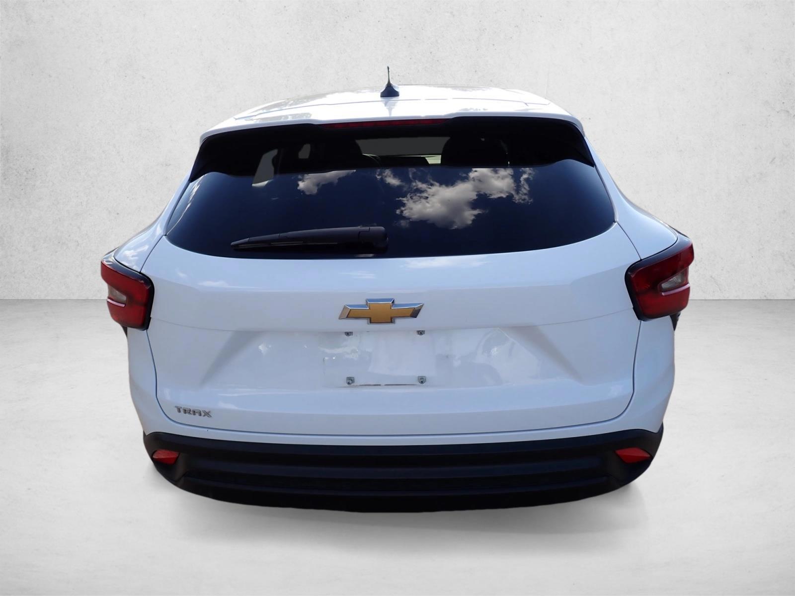 2024 Chevrolet Trax LS - Photo 3