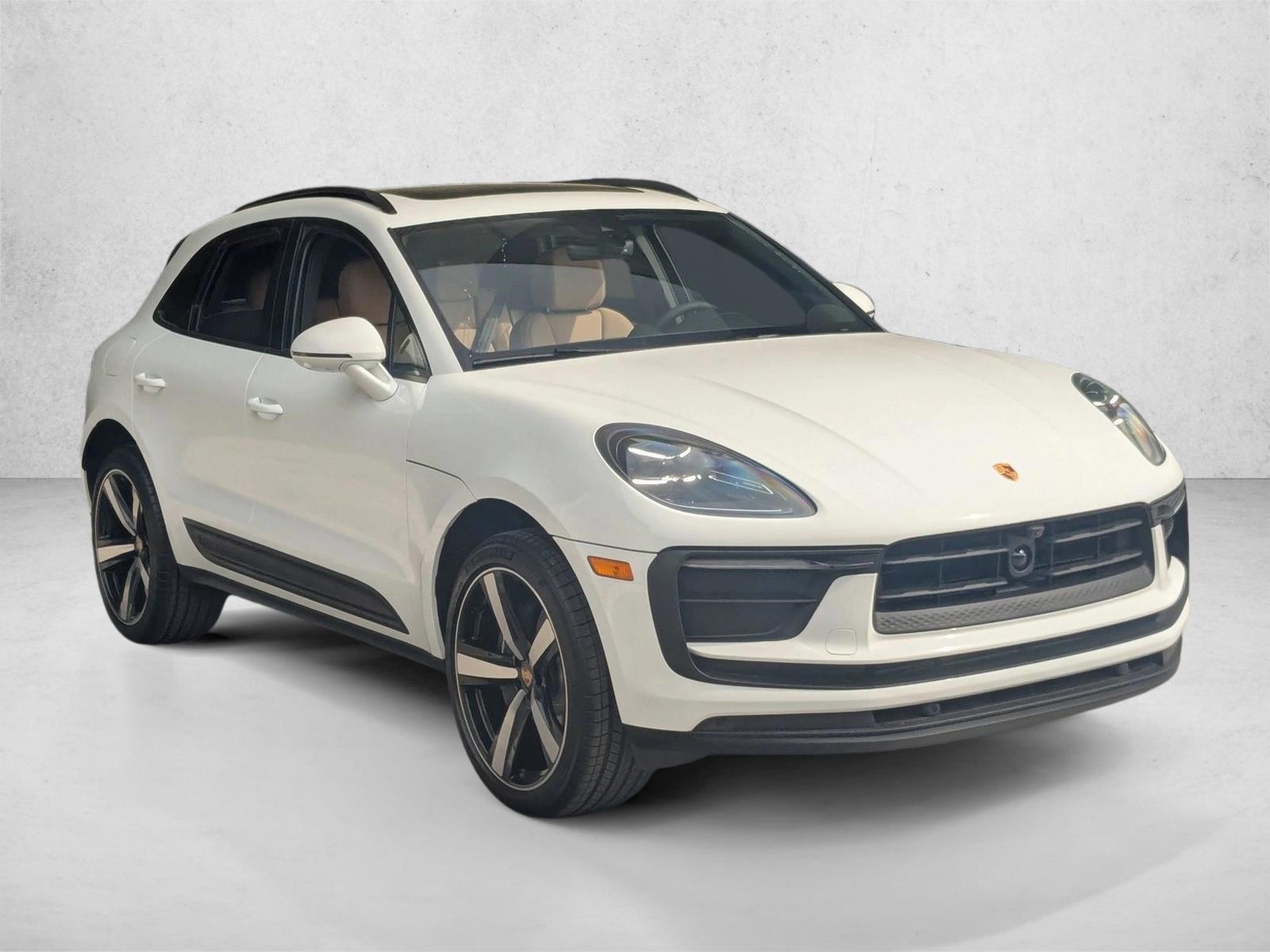 2026 Porsche Macan T - Photo 7