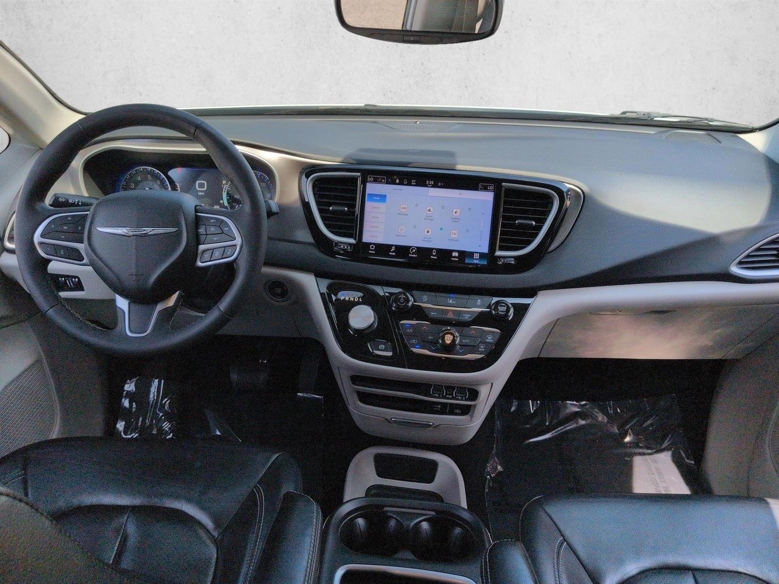 Thumbnail: 2022 Chrysler Pacifica - 3