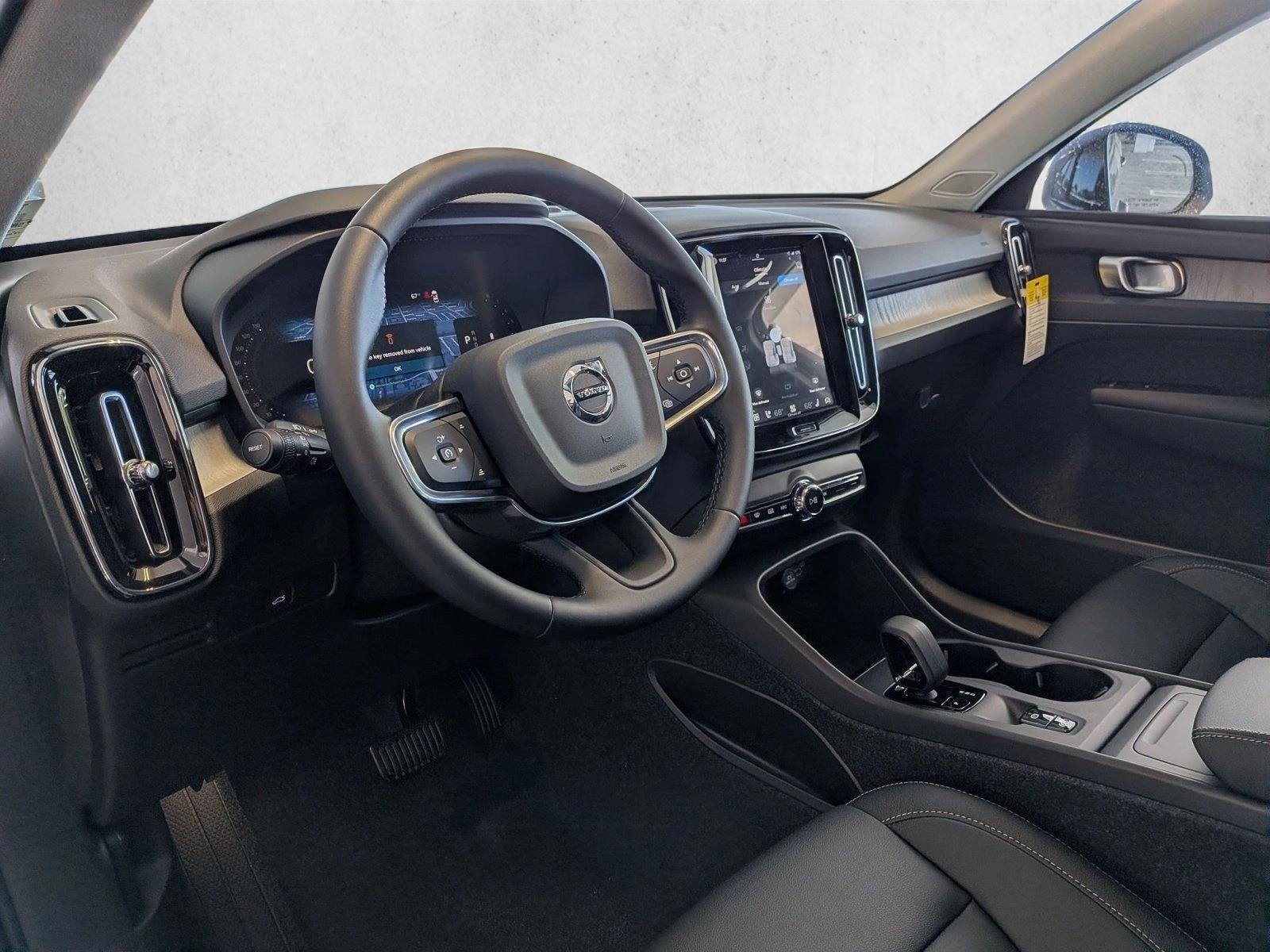 Thumbnail: 2026 Volvo XC40 - 3