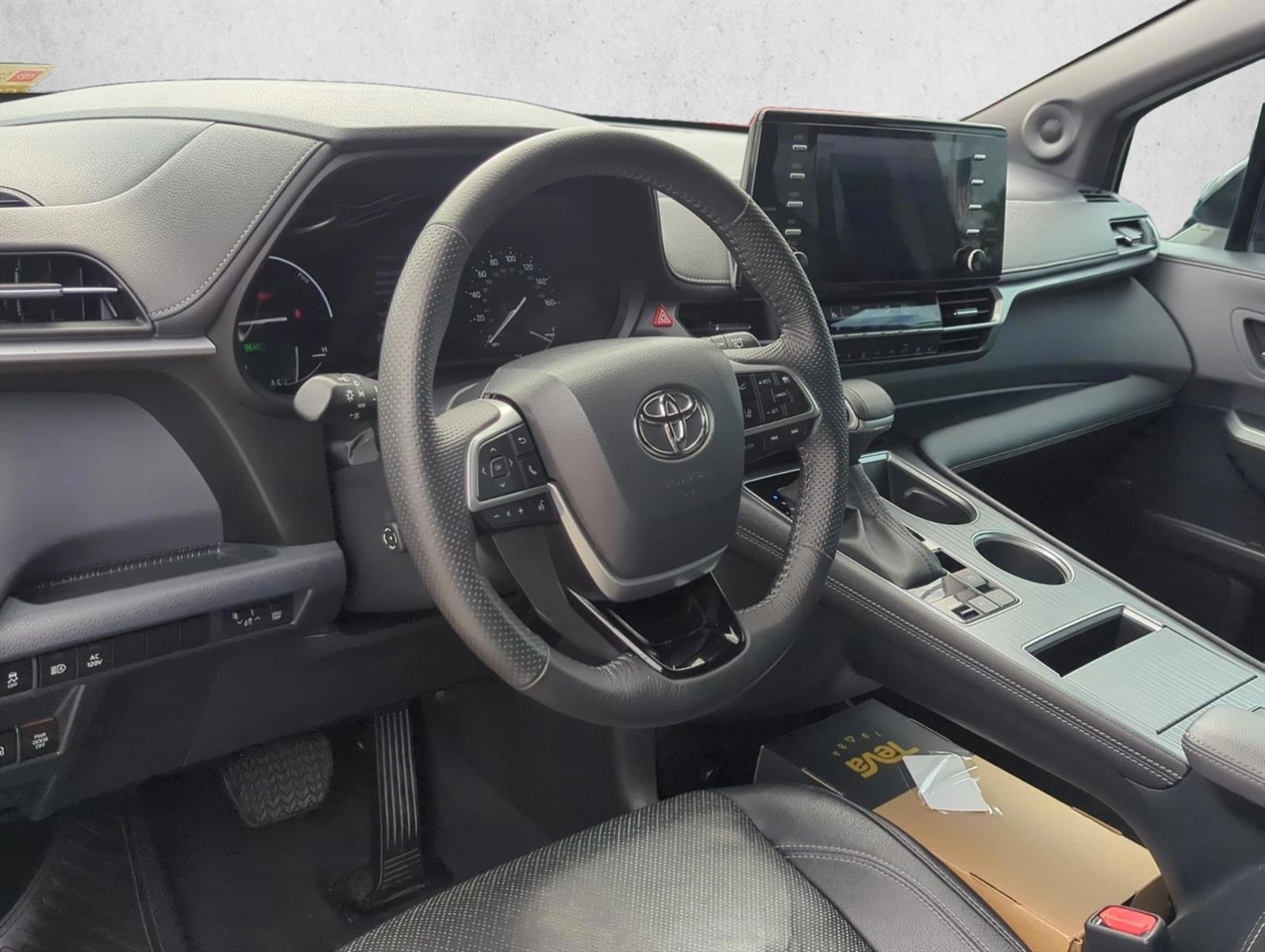 Thumbnail: 2023 Toyota Sienna - 3