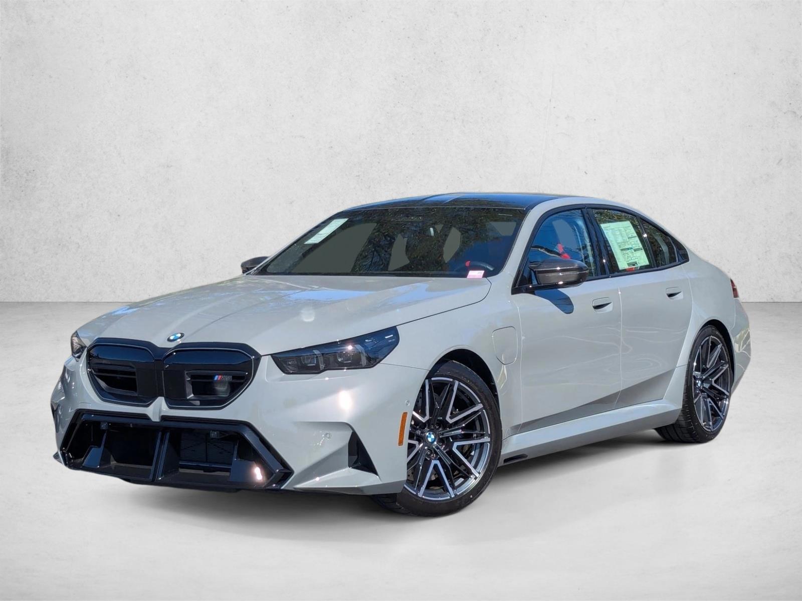 Thumbnail: 2026 BMW M5 - 1
