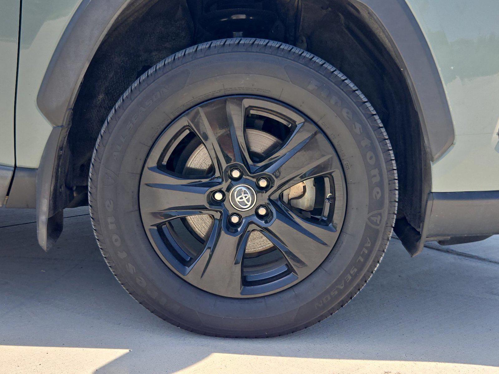 2020 Toyota RAV4 XLE - Photo 22