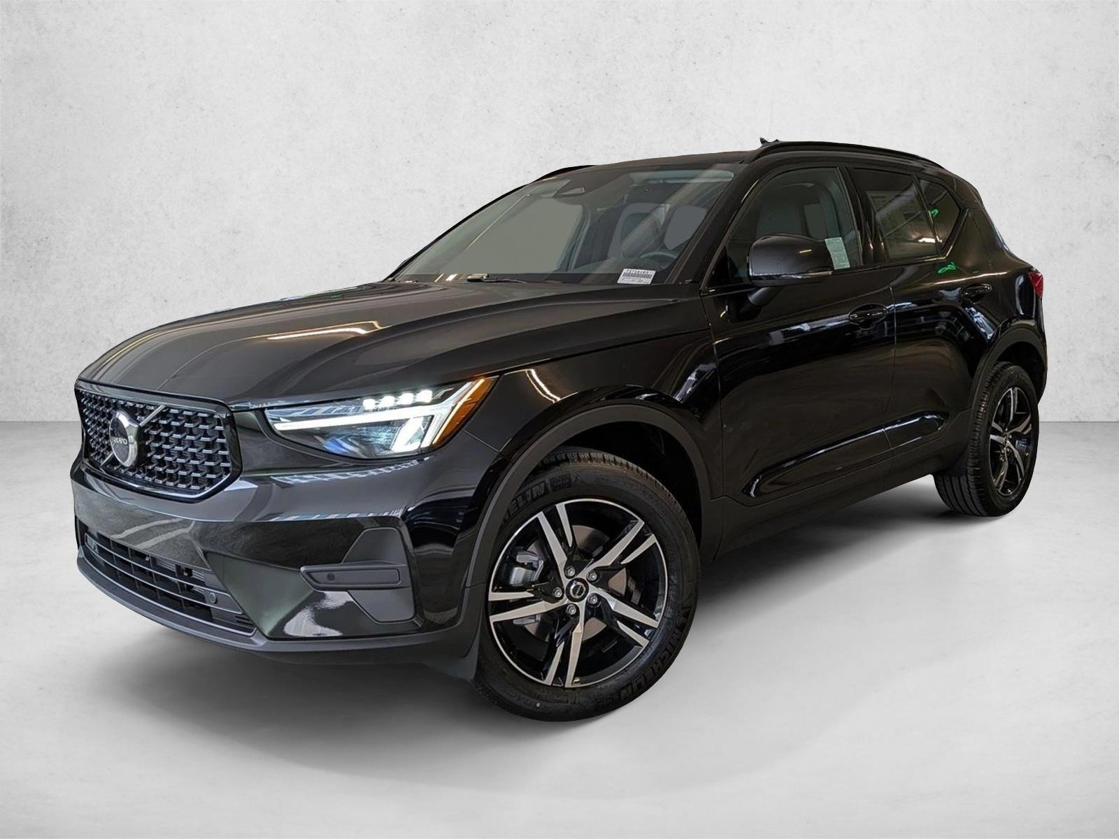 2026 Volvo XC40 B4 Core Dark FWD's photo