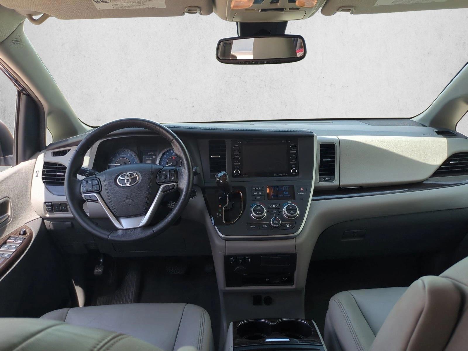 Thumbnail: 2020 Toyota Sienna - 3