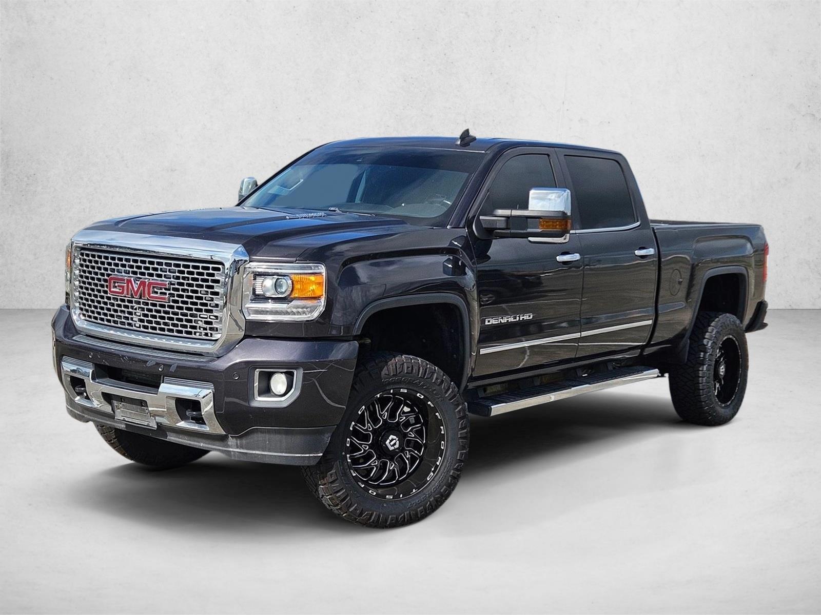 2015 GMC Sierra 4WD Crew Cab Short Box's photo