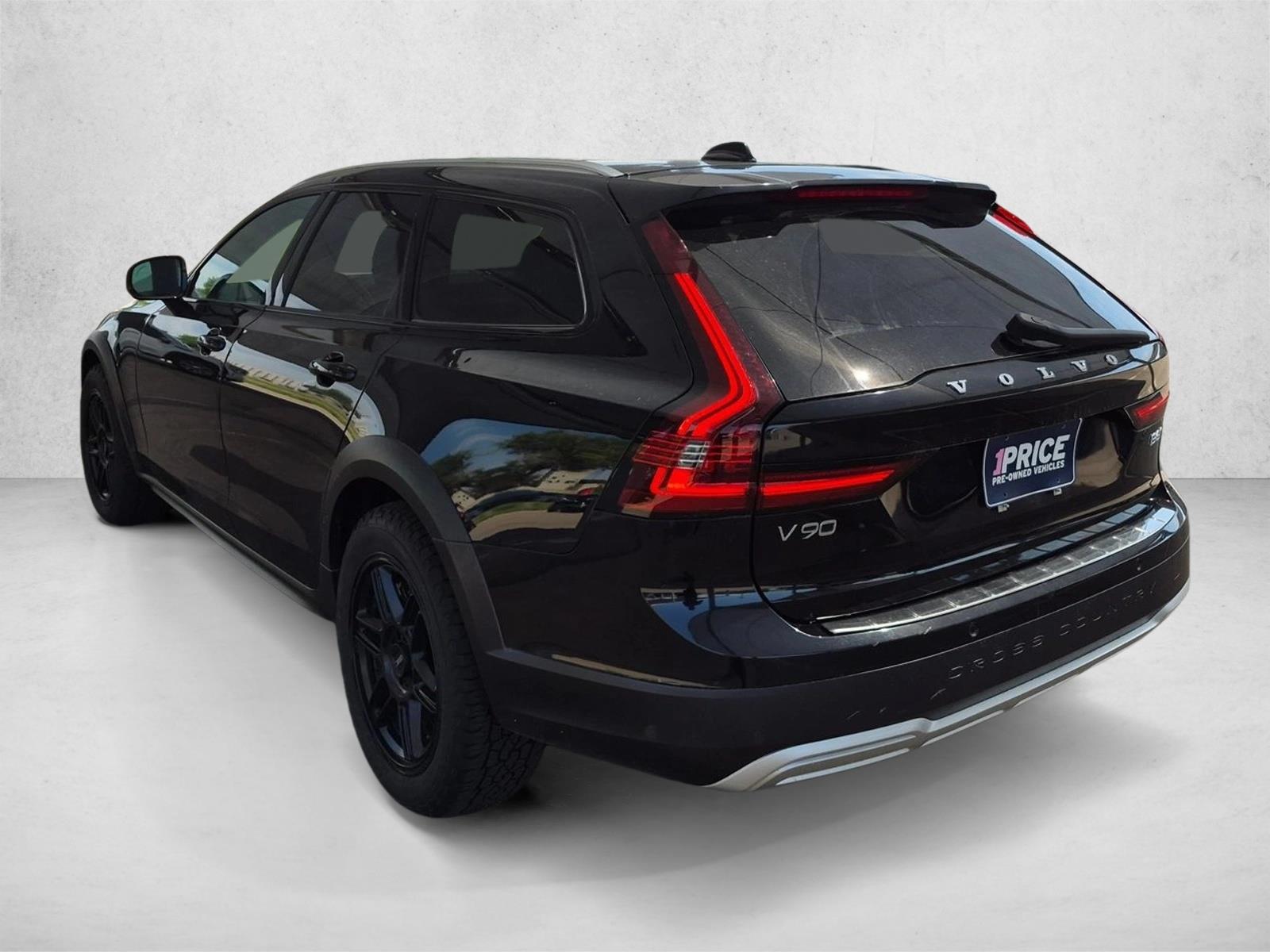 2022 Volvo V90