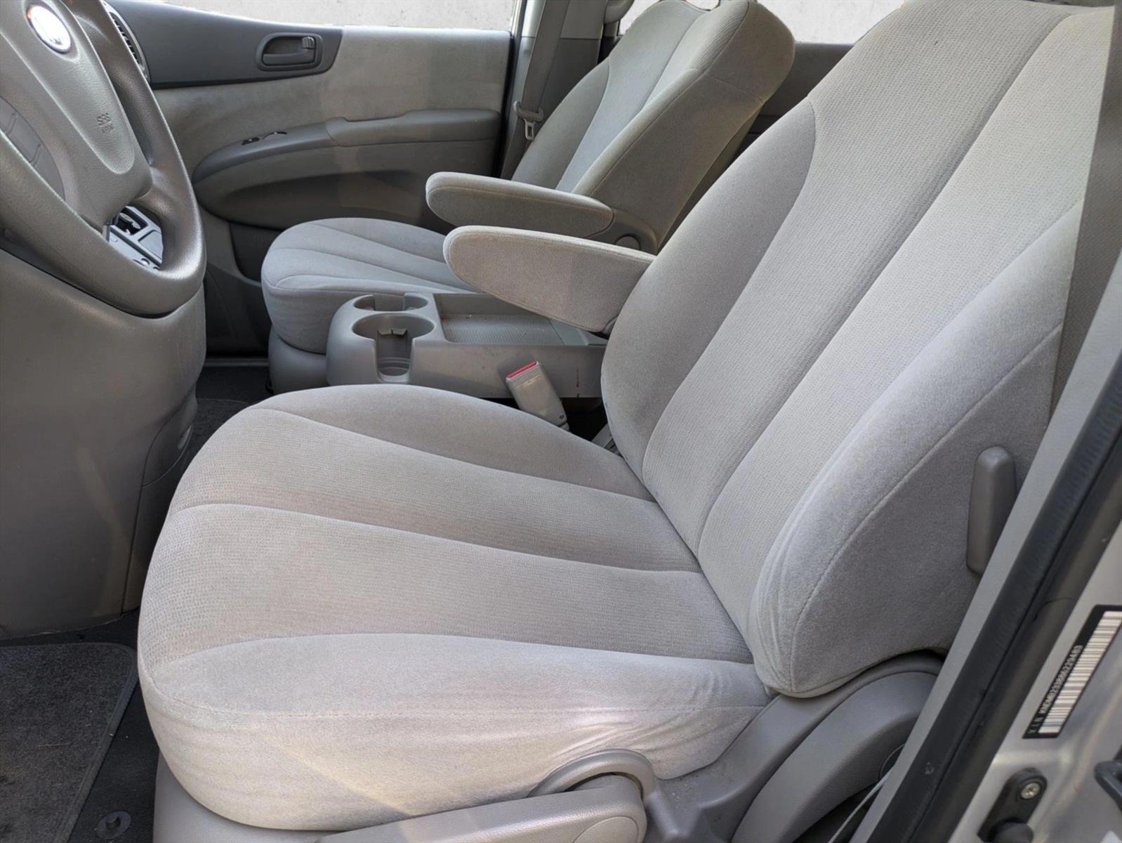Thumbnail: 2008 Kia Sedona - 3