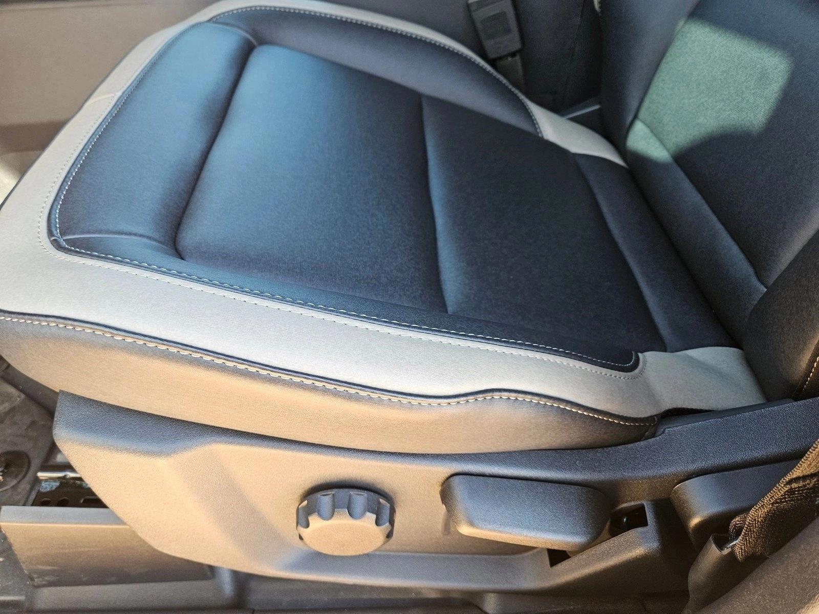 Thumbnail: 2025 Ford Bronco - 4