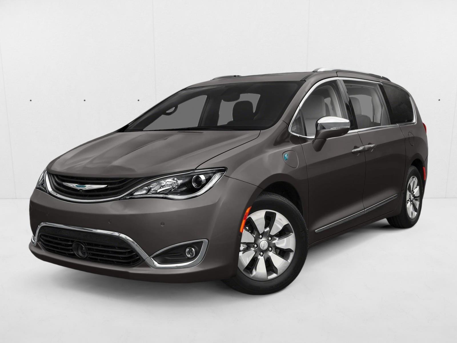 2018 Chrysler Pacifica Hybrid Touring Plus's photo