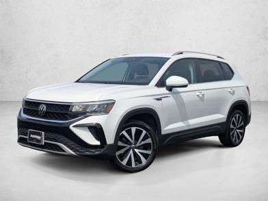 2024 Volkswagen Taos SE -
                  Tustin, CA