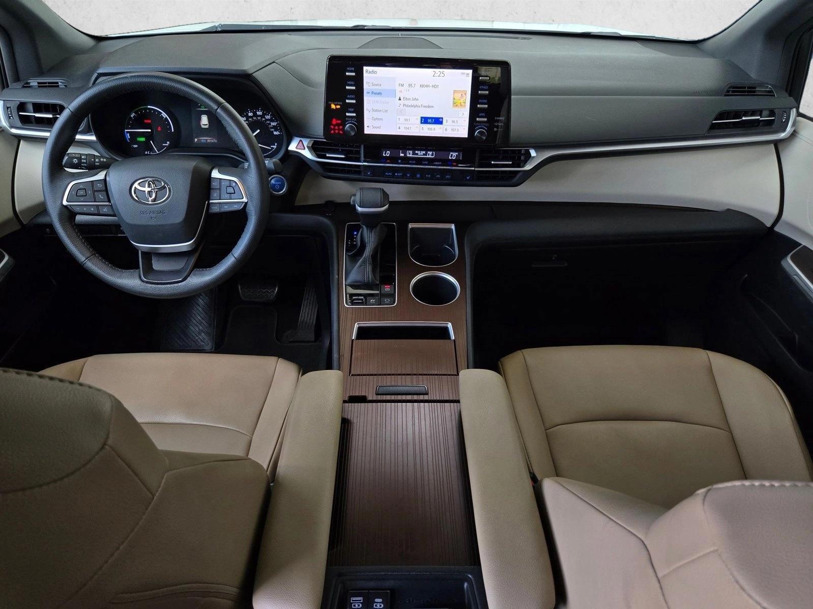 Thumbnail: 2022 Toyota Sienna - 3