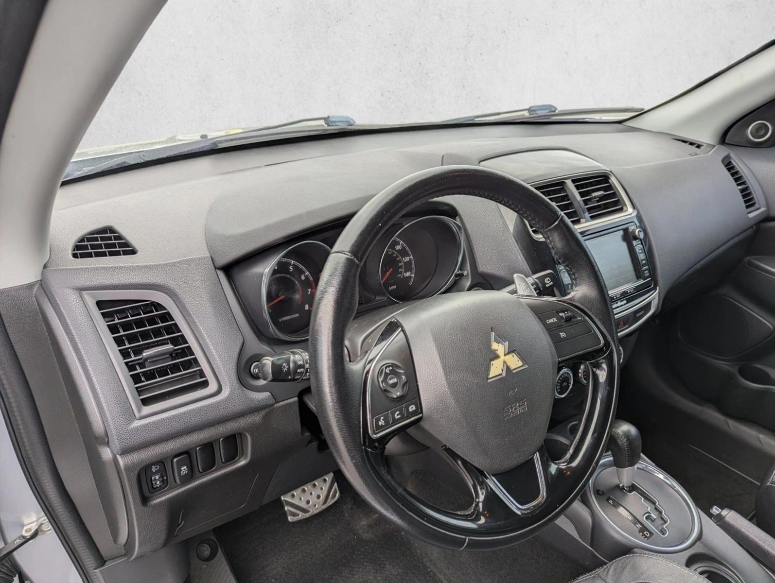 Thumbnail: 2016 Mitsubishi Outlander - 3