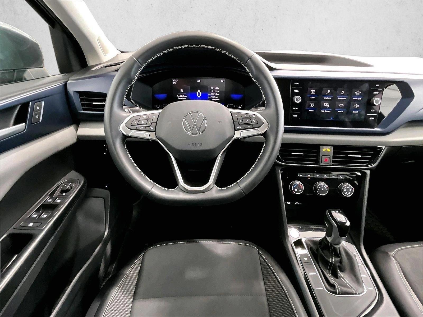 Thumbnail: 2023 Volkswagen Taos - 3