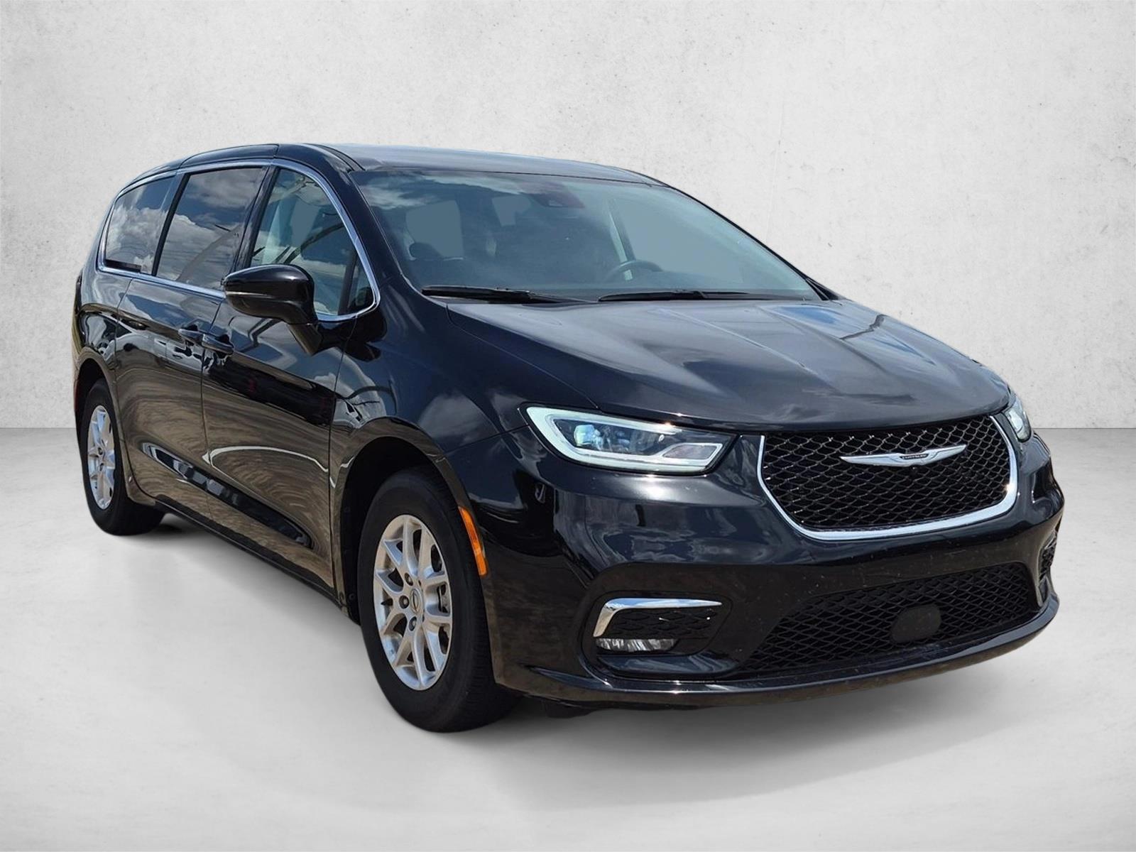 2024 Chrysler Pacifica Touring L - Photo 3