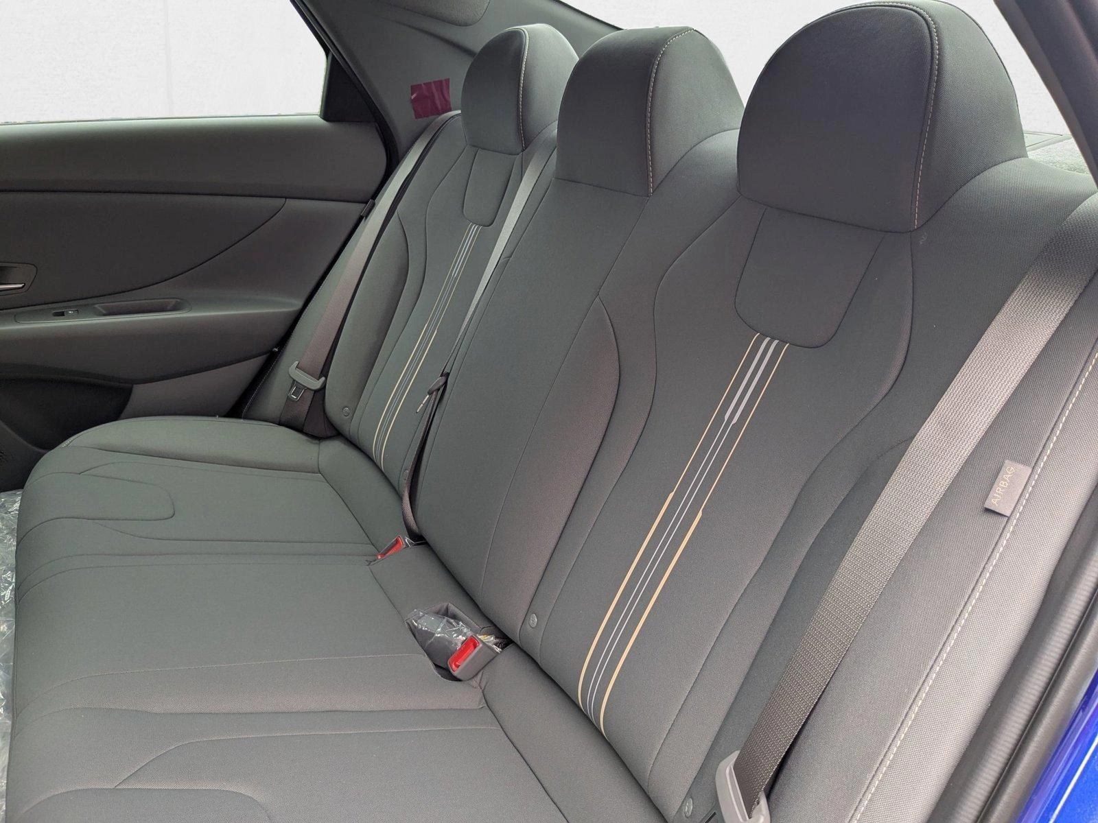 2025 Hyundai Elantra SEL - Photo 18