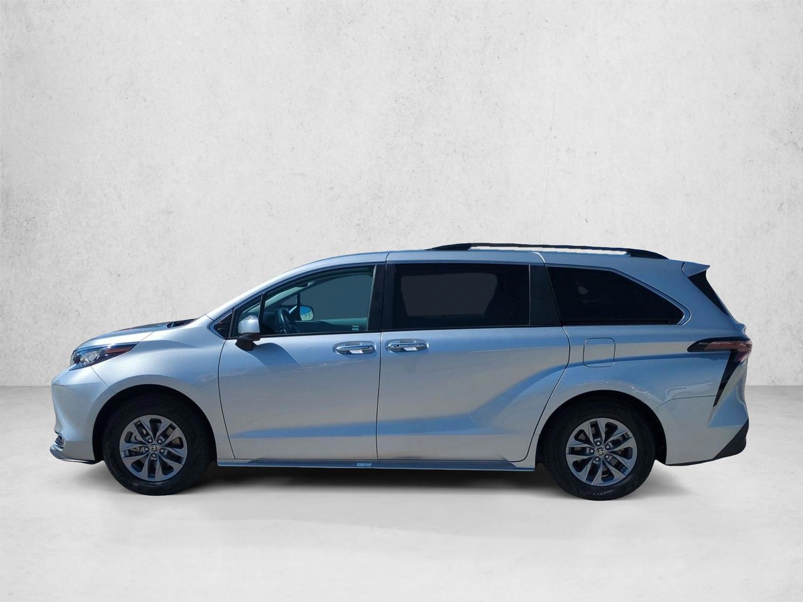 Thumbnail: 2023 Toyota Sienna - 2