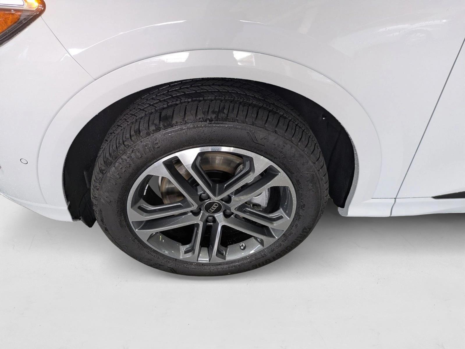 2025 Audi New Q5 Premium Plus - Photo 18