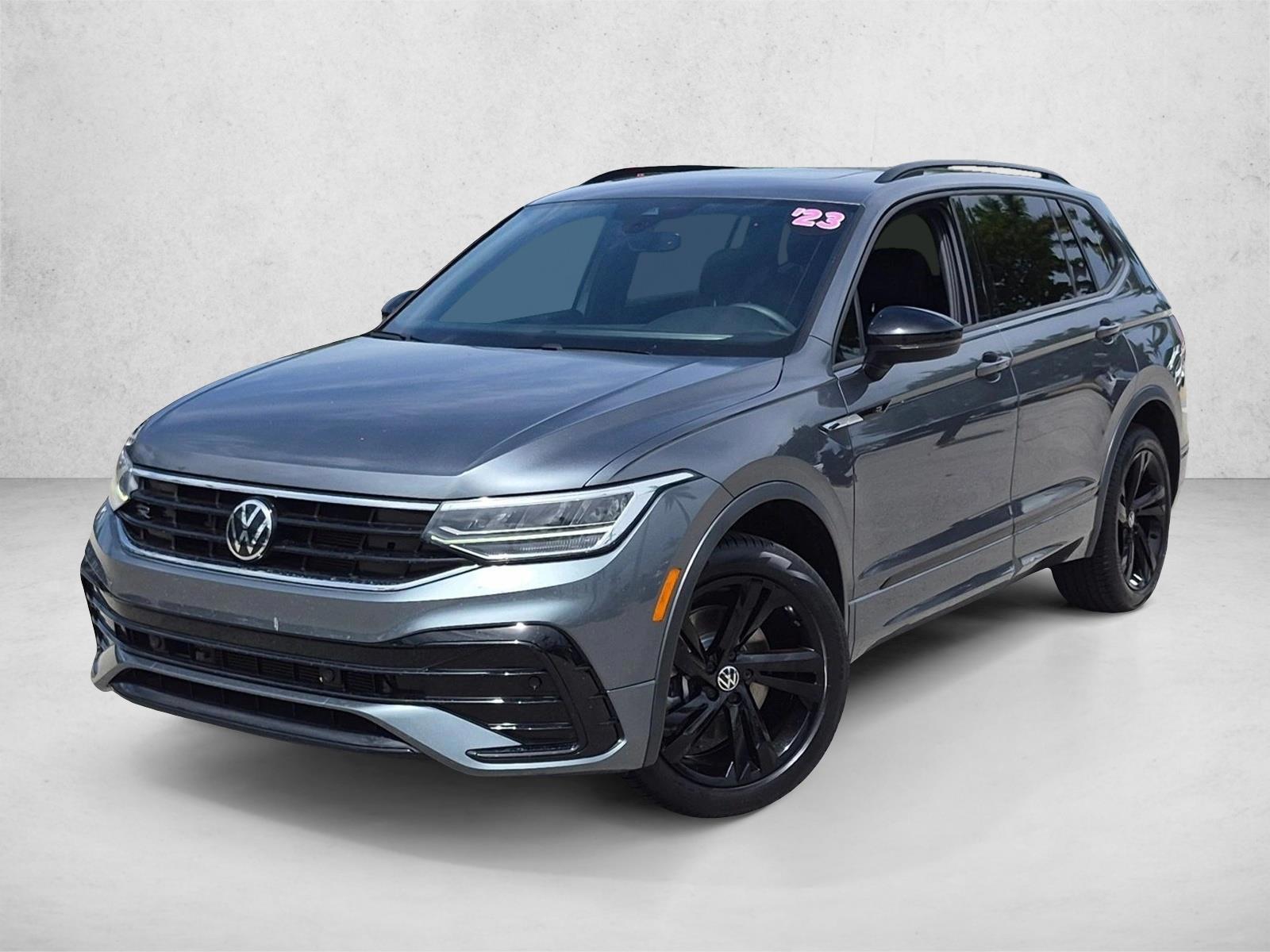 Thumbnail: 2023 Volkswagen Tiguan - 1