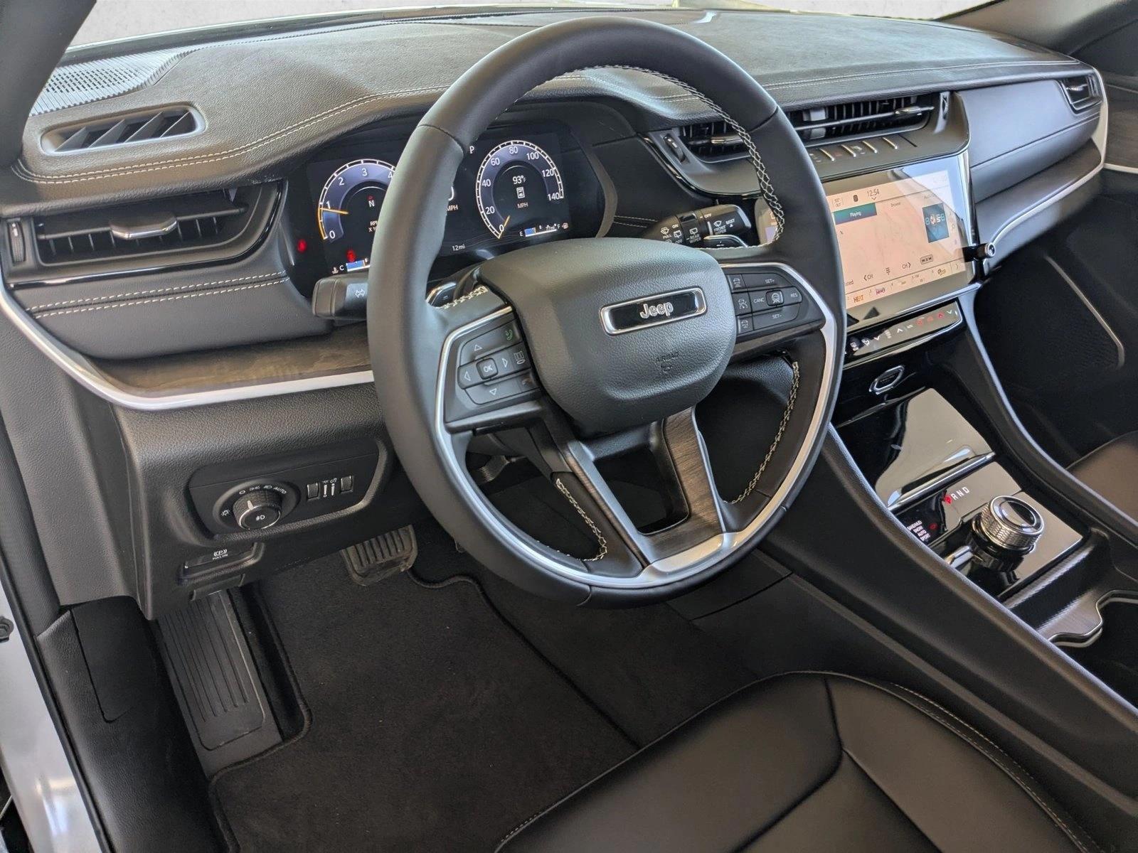 Thumbnail: 2026 Jeep Grand Cherokee - 3