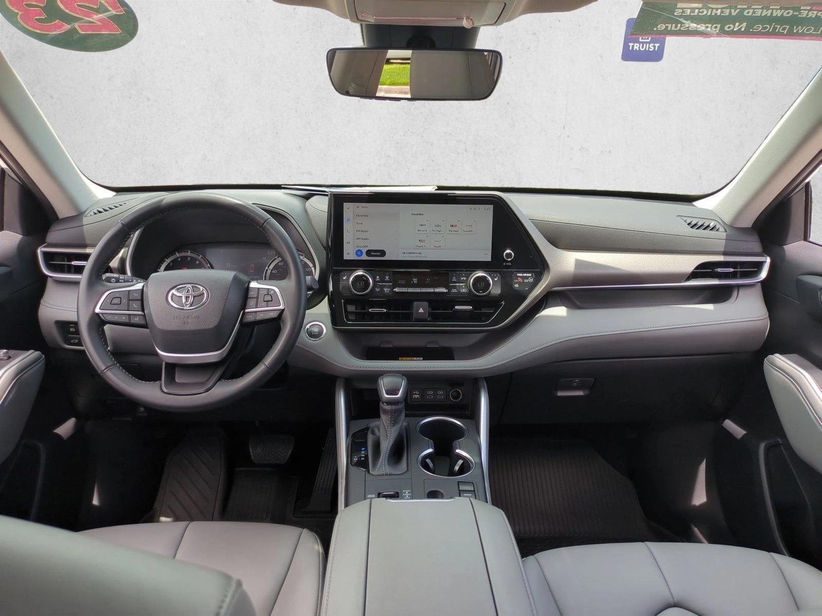 Thumbnail: 2023 Toyota Highlander - 3