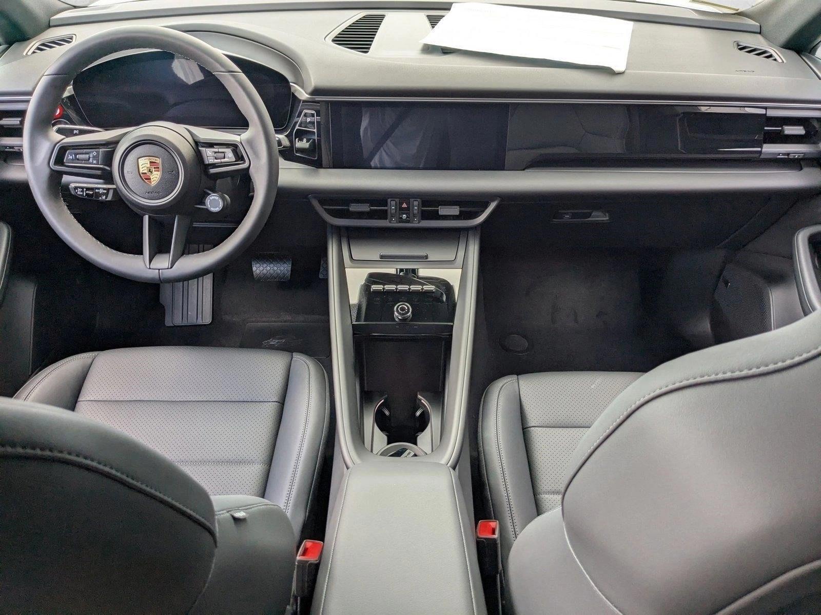 Thumbnail: 2025 Porsche Macan - 3