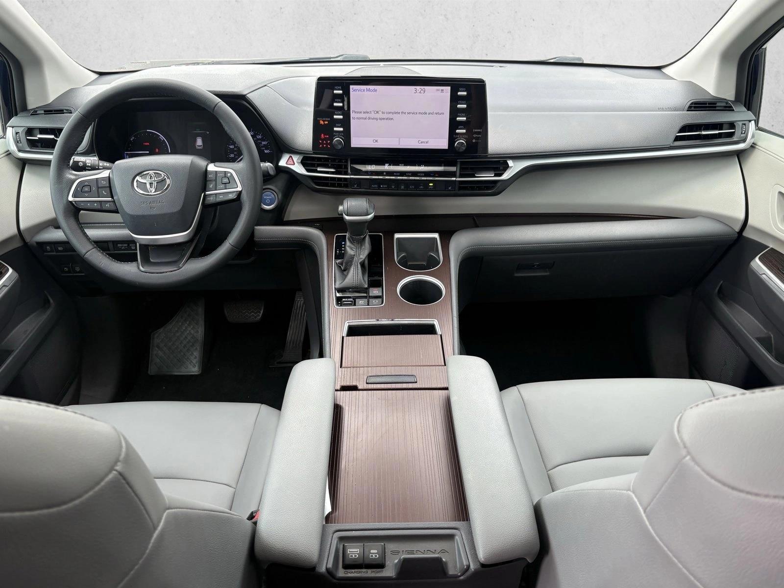 Thumbnail: 2021 Toyota Sienna - 3