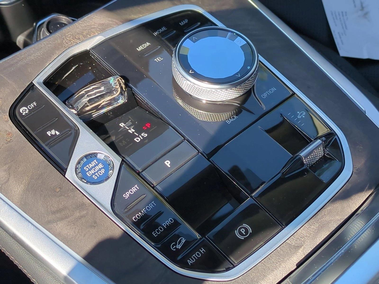 2026 BMW X7 40i - Photo 12