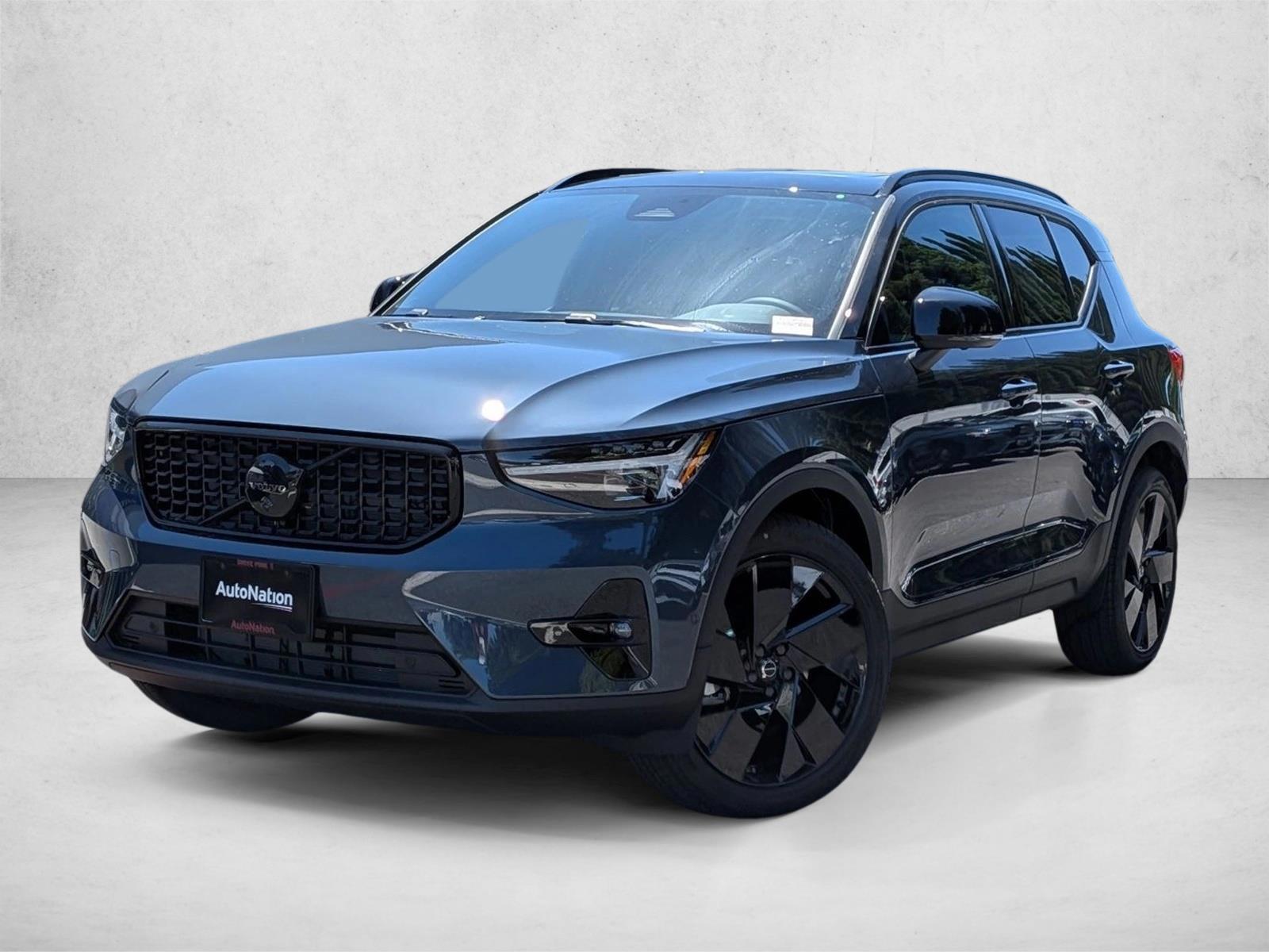 Thumbnail: 2026 Volvo XC40 - 1