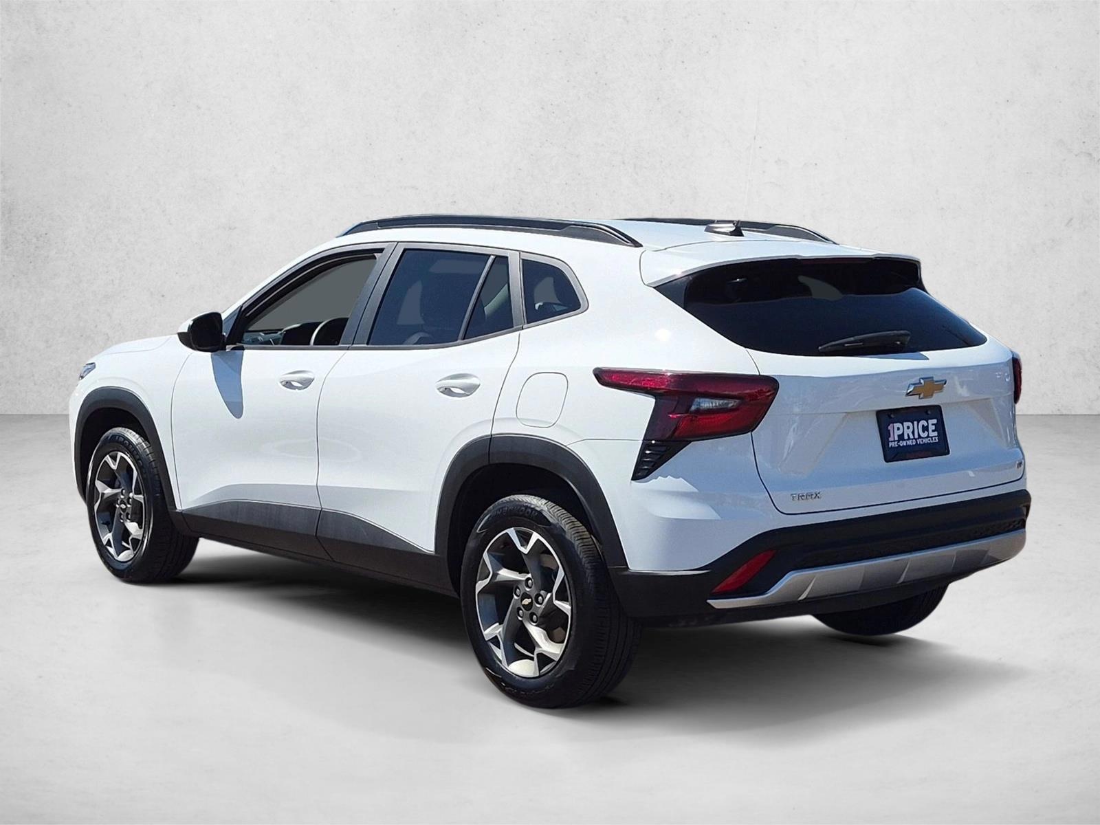 2025 Chevrolet Trax LT - Photo 8