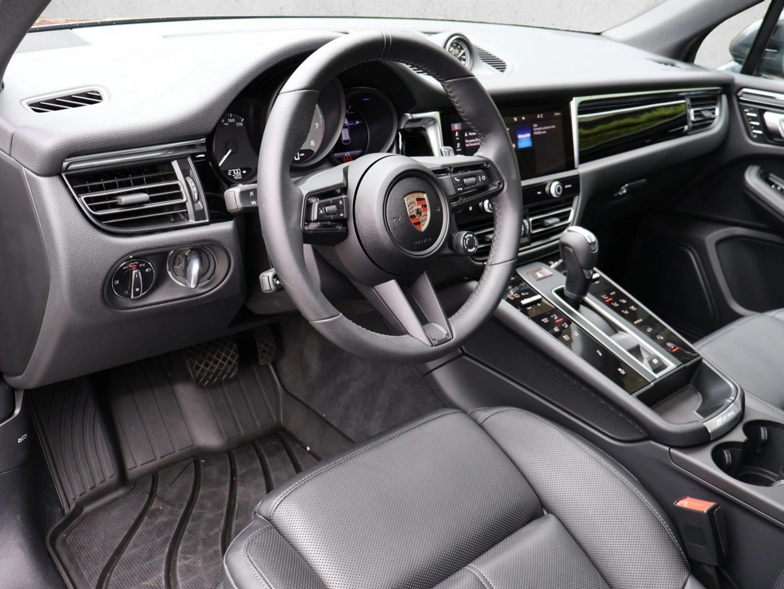 Thumbnail: 2025 Porsche Macan - 3