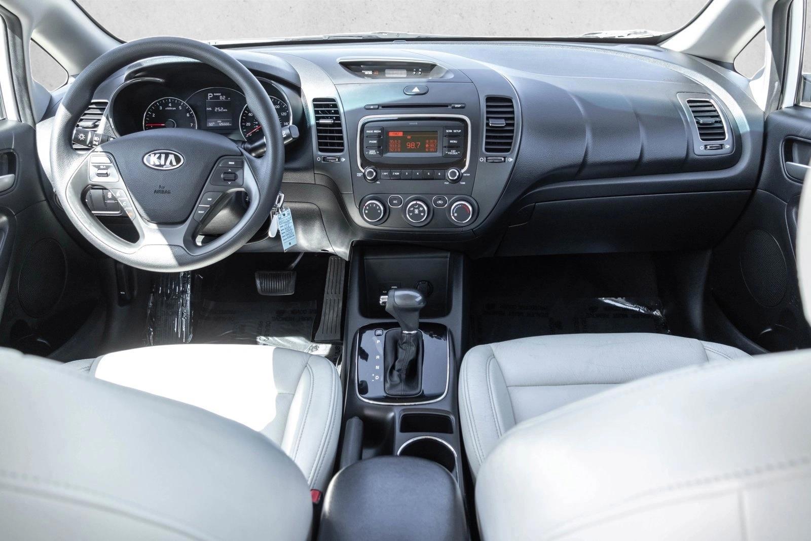Thumbnail: 2017 Kia Forte - 3