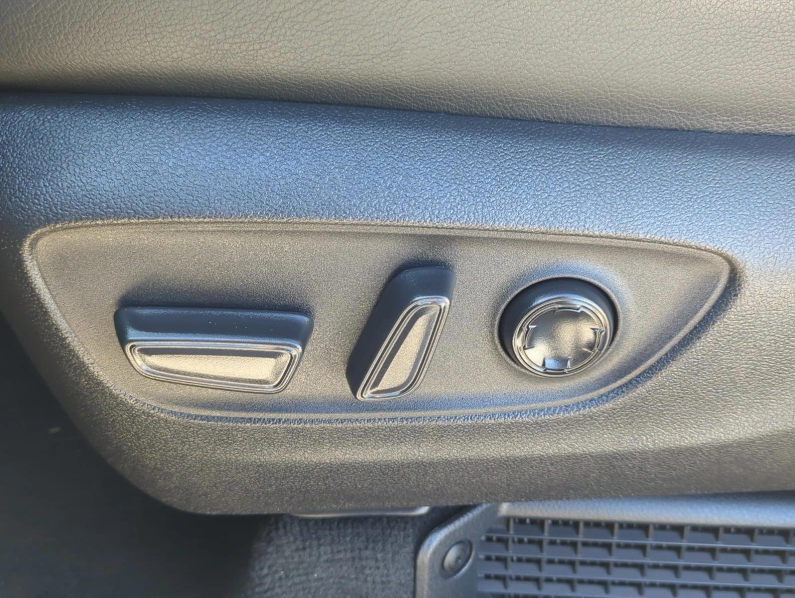 Thumbnail: 2026 Toyota Sienna - 3